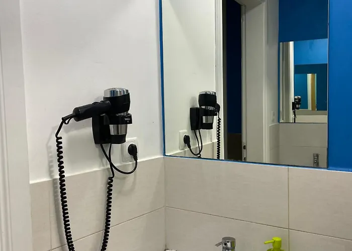 אכסניה Antihostel Forrest