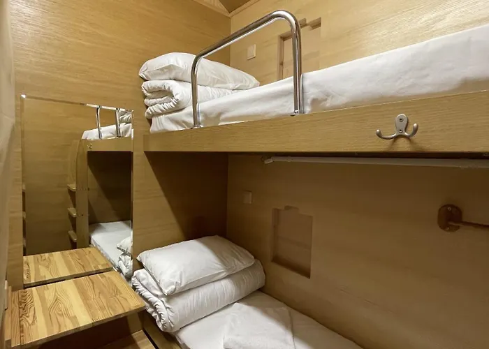 Antihostel Forrest Хостел