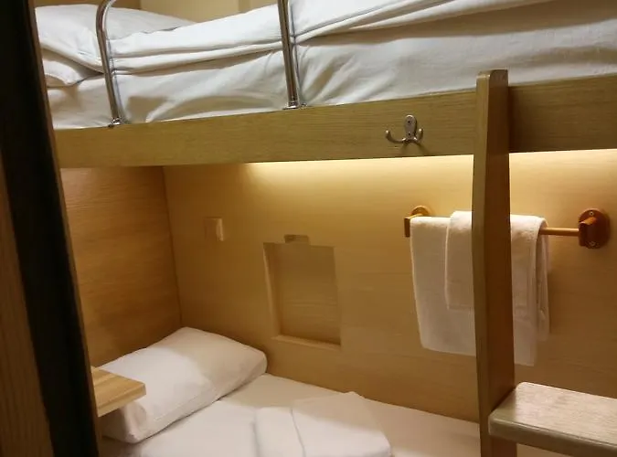 אכסניה Antihostel Forrest *