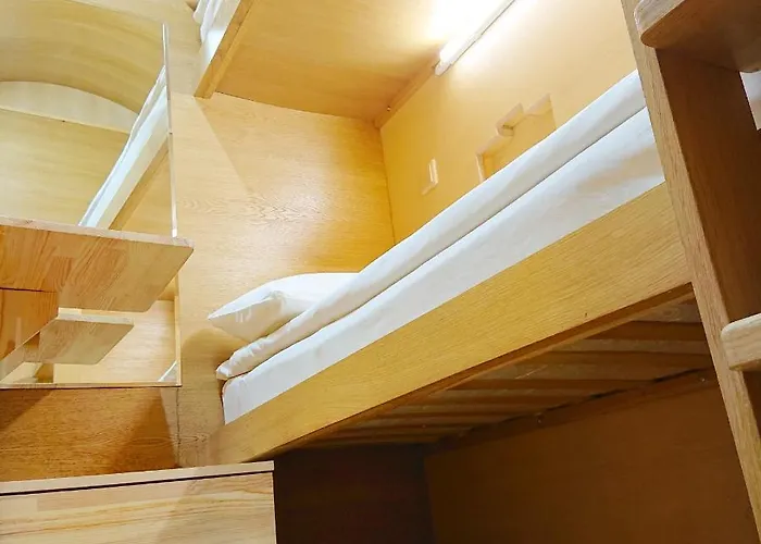 אכסניה Antihostel Forrest *