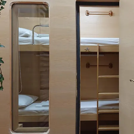 Antihostel Forrest Vandrarhem