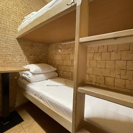 Vandrarhem Antihostel Forrest Lviv